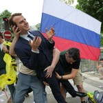 "Hipokryzja Macrona". Nietypowy protest przed ambasadą Rosji
