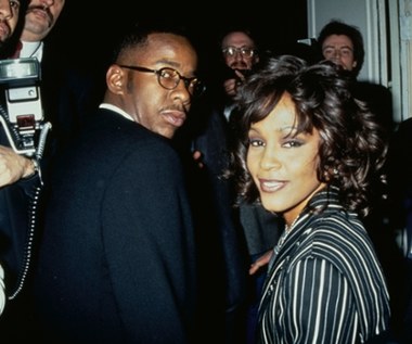 Historia burzliwego związku Whitney Houston i Bobby'ego Browna. Skończyło się podwójną tragedią