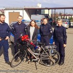​Historia nastolatki poruszyła policjantów. Kupili jej nowy rower