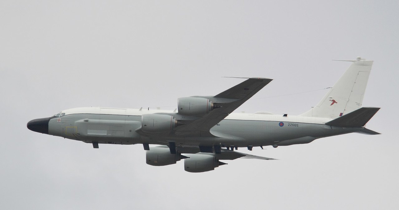 Historia serii samolotów RC-135 sięga lat 60. I wywodzi się z konstrukcji samolotów pasażerskich Boeing 707. Wersja RC-135V Rivet Joint powstała w latach 70. Podstawowo samoloty służyły w armii amerykańskiej, jednak w ostatnim dziesięcioleciu Wielka Brytania rozpoczęła proces pozyskiwania ich do swoich sił powietrznych. Ostatecznie brytyjskie samoloty z innym oznaczeniem RC-135W, osiągnęły pełną gotowość w 2018 roku