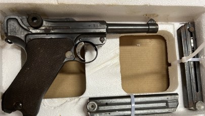 Historia ukryta na strychu. Zabytkowy pistolet trafił do muzeum
