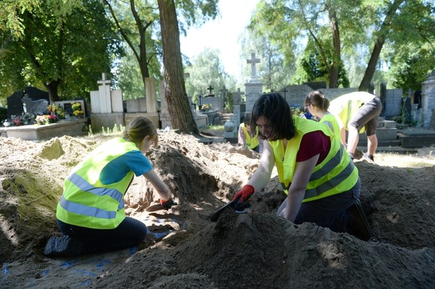 Historycy oceniają, że na Bródnie mogło zostać potajemnie pochowanych około 50 osób /Bartłomiej Zborowski /PAP