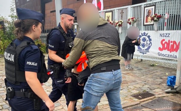 ​Historyczna brama stoczni pomazana farbą. Zarzuty dla dwójki aktywistów