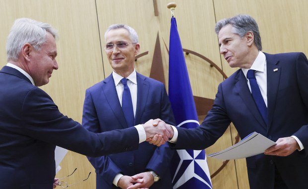 Historyczna chwila. Finlandia oficjalnie 31. członkiem NATO