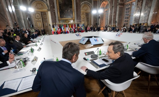 "Historyczna noc w Wersalu". Rada Europejska uznała europejskie aspiracje Ukrainy