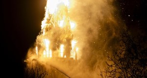 Historyczna świątynia w ogniu. Dramatyczne zdjęcia z Amsterdamu