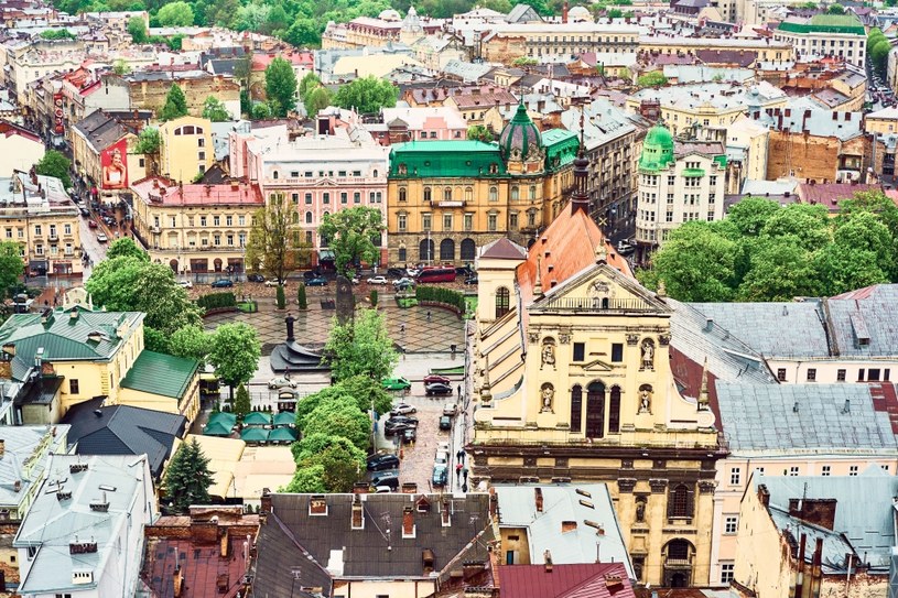 Historyczne centrum Lwowa. To jedno z miejsc wpisanych na listę zagrożonych obiektów światowego dziedzictwa UNESCO /123RF/PICSEL