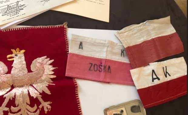 ​Historyczne opaski powstańcze w Muzeum Powstania Warszawskiego