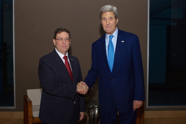 Historyczne spotkanie szefów dyplomacji USA i Kuby. /GLEN JOHNSON /PAP/EPA