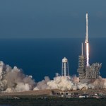 Historyczny lot rakiety z odzysku. Falcon 9 wyniosła na orbitę sztucznego satelitę