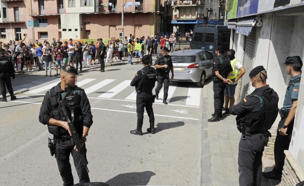 Hiszpania: Cztery osoby poszukiwane w związku z atakami. Policja w akcji
