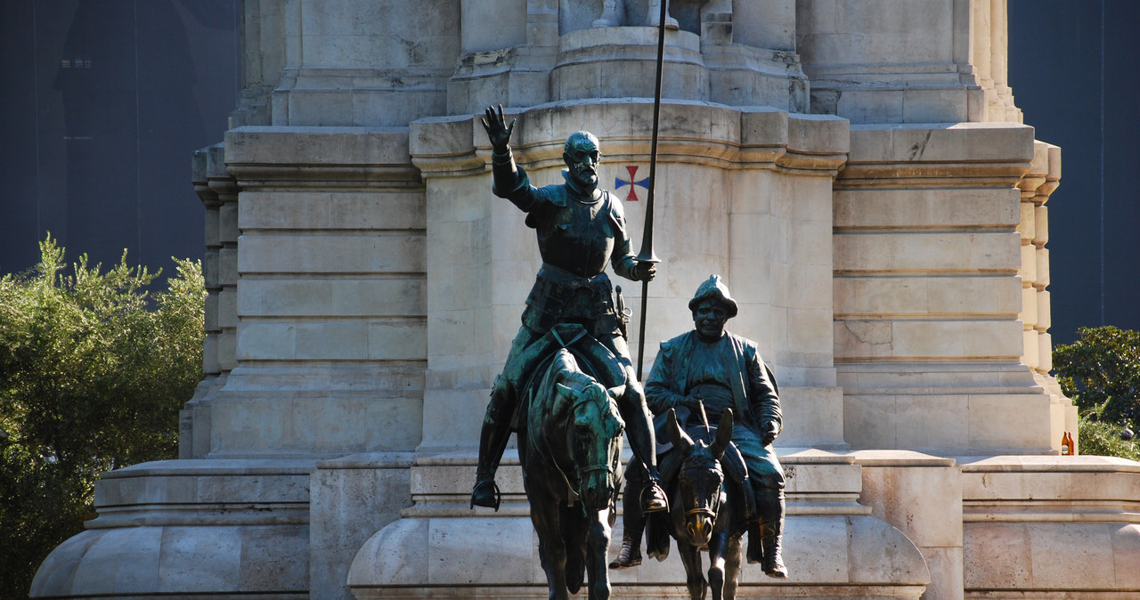 Hiszpania "gnuśnieje" - brakuje ludzi do pracy. Na zdj. fragment pominka Cervantesa w Madrycie (Don Kichot i Sancho Pansa) /123RF/PICSEL