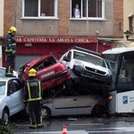 Hiszpania: Kierowca dostał zawału. Rozpędzony autobus staranował auta