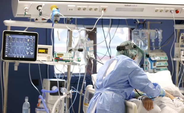 Hiszpania: Najwięcej zakażeń od początku pandemii. Możliwe restrykcje