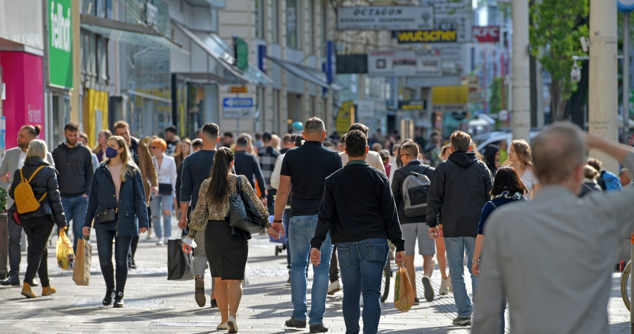 Hiszpania o krok od skrócenia czasu pracy /123RF/PICSEL