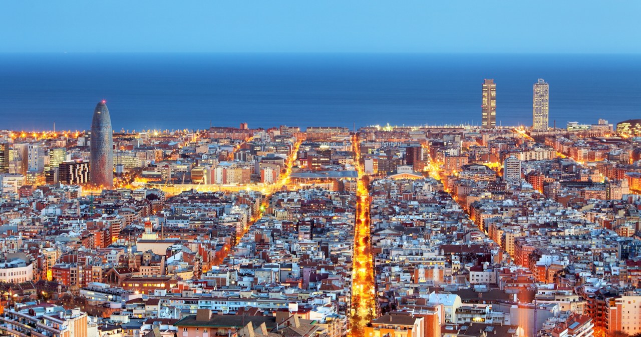 Hiszpania odwołała trwający od października stan wyjątkowy. Na zdjęciu Barcelona /123RF/PICSEL