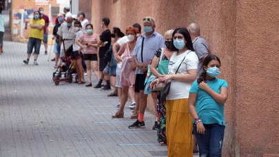Hiszpania: Pomniki ofiar epidemii zniszczone. Sprawcami osoby negujące istnienie COVID-19?