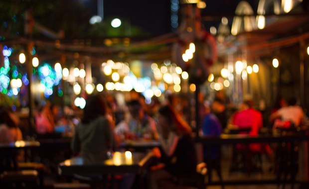 Hiszpania: Rodzina przez 35 lat skarżyła się na głośny bar. Dostanie 115 tys. euro