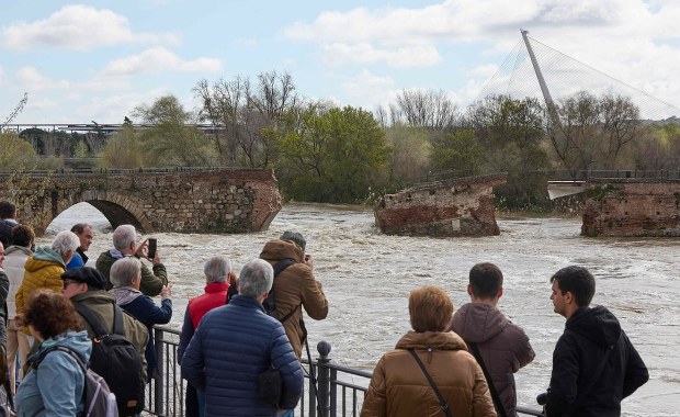 Hiszpania walczy z żywiołem. Historyczny most runął pod naporem wody