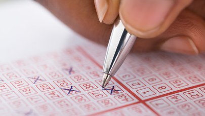 Hiszpania: Żebrząca na ulicy wygrała w loterii ponad milion euro