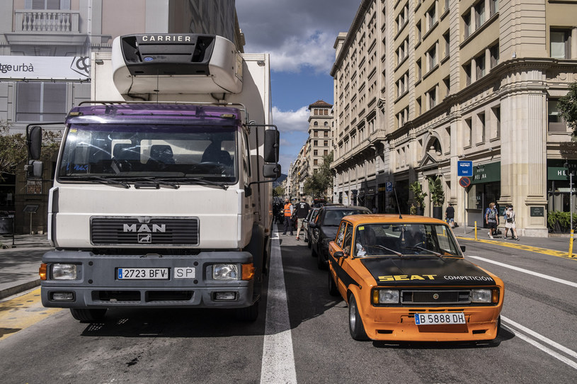 Hiszpanie nie przyjmują walki z samochodami obojętnie - na zdjęciu demonstracja przeciwników wprowadzania zmian /Getty Images