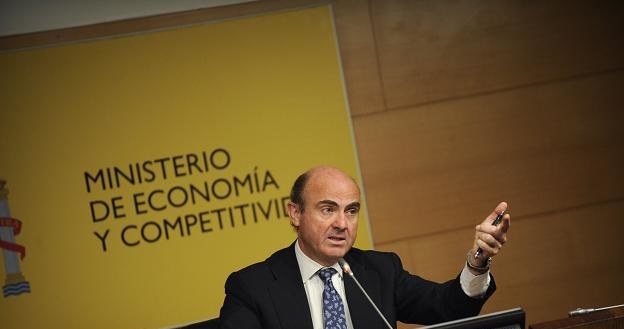 Hiszpański minister Luis de Guindos /AFP