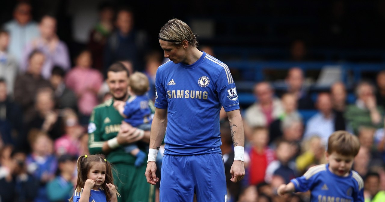 Hiszpański napastnik Fernando Torres z córką Norą i synkiem Leo /Getty Images