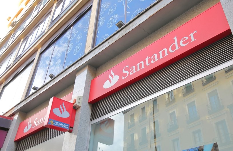 Hiszpański oddział banku Santander w Madrycie. /123RF/PICSEL