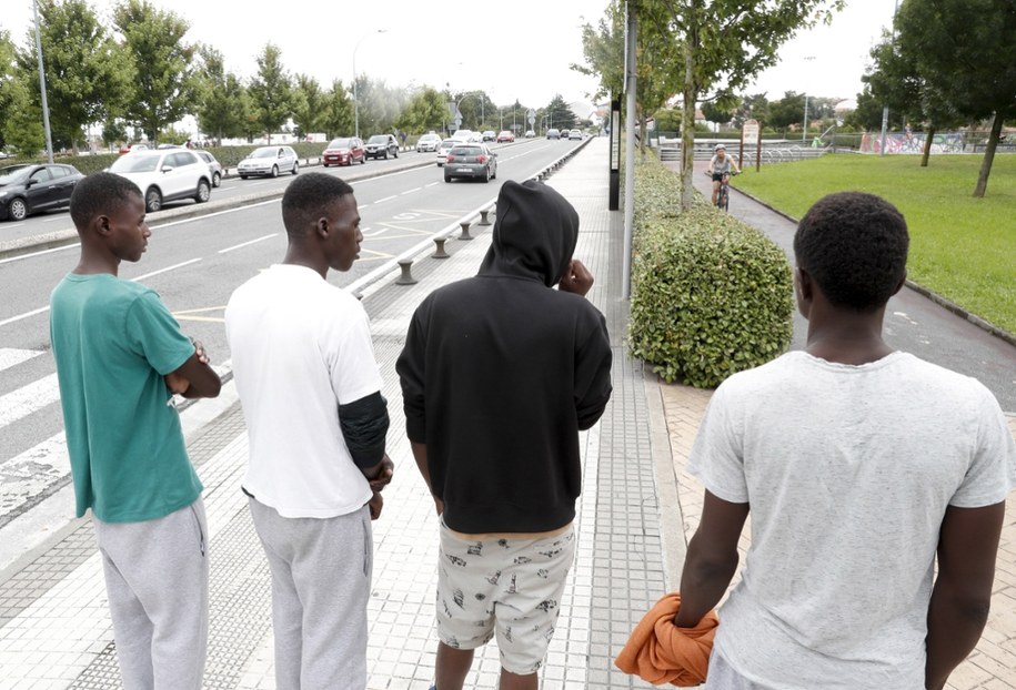 Nielegalni migranci na granicy Hiszpanii i Francji. Co robi policja?