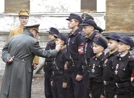Hitler - kadr z filmu "Upadek" /AFP