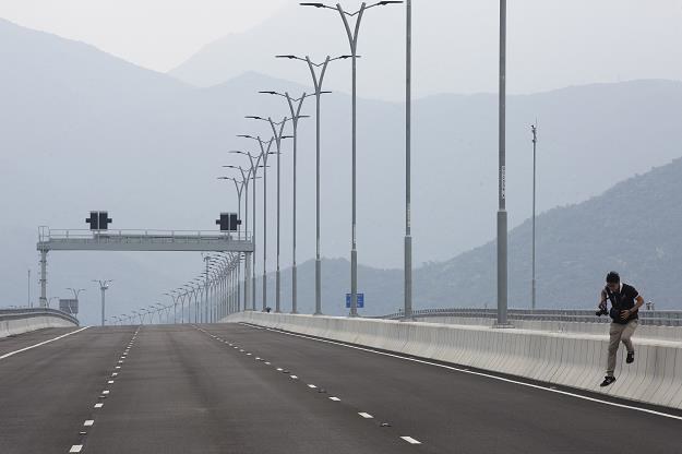 HKZMB - najdłuższy most świata ma 39 kilometrów /EPA
