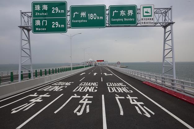 HKZMB - najdłuższy most świata ma 39 kilometrów /EPA