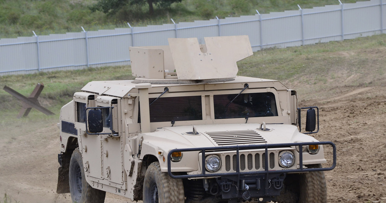 HMMWV "Humvee" /123RF/PICSEL