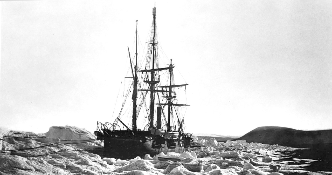 HMS Alert podczas wyprawy na biegun północny /domena publiczna