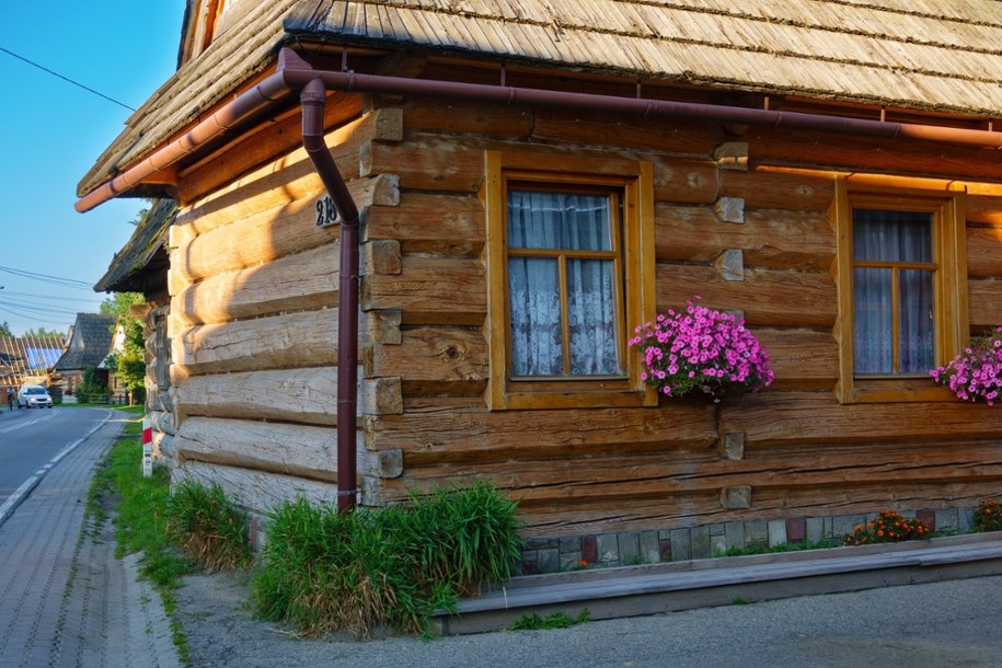 hochołów to także świetna baza wypadowa w Tatry oraz miejsce, gdzie można poznać prawdziwą kulturę góralską. /Shutterstock