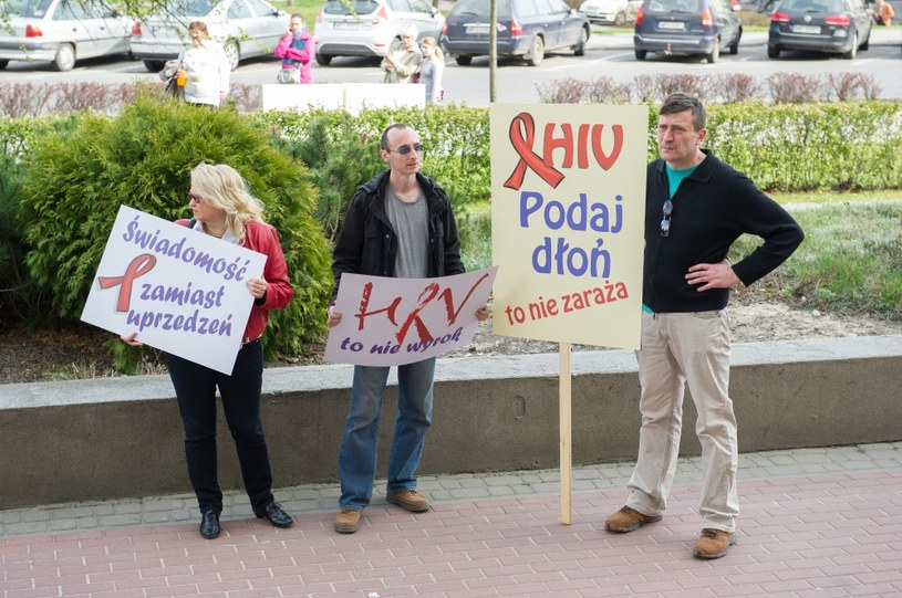 Hofferów wspierać będą obrońcy osób zarażonych HIV. /x-news/ Radek Orzeł /TVN