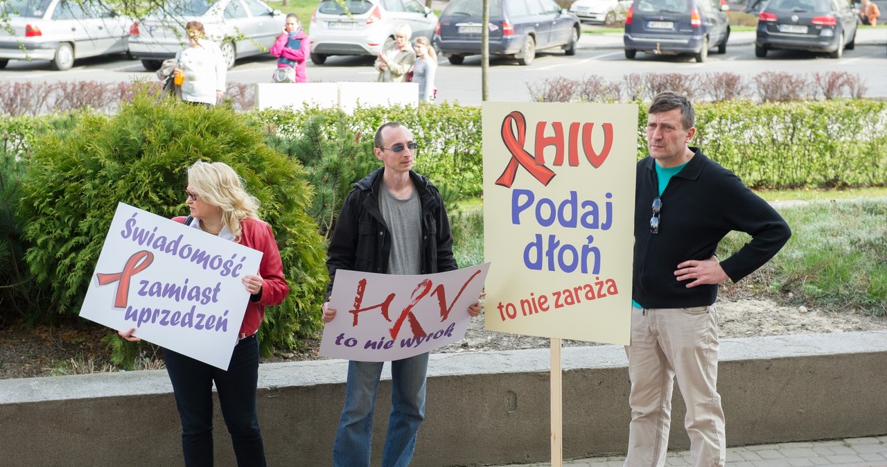 Hofferów wspierać będą obrońcy osób zarażonych HIV. /x-news/ Radek Orzeł /TVN