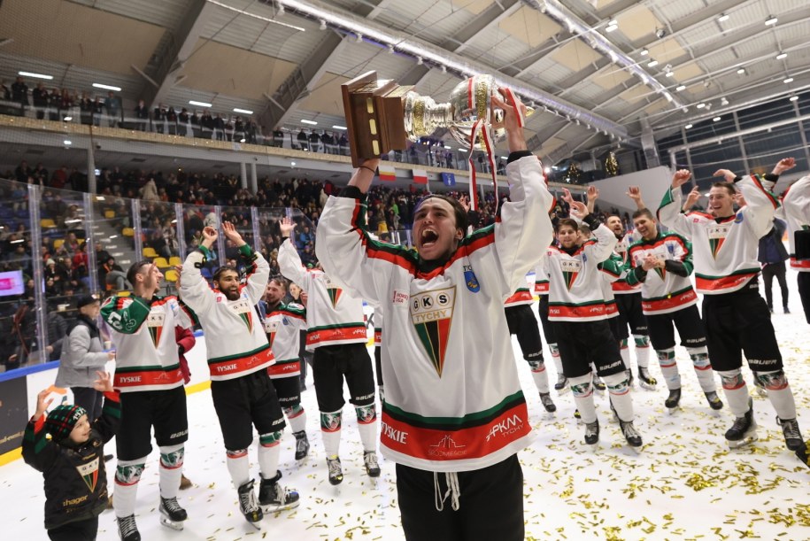 Hokeiści GKS-u Tychy z Pucharem Polski /Grzegorz Momot /PAP