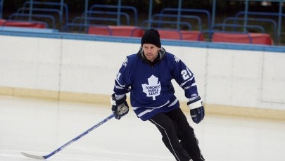 Hokej z Gwiazdami 2014: Czerkawski i gen. Polko poprowadzą Artystów do zwycięstwa?