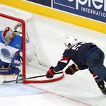 Hokejowe MŚ: USA - Kazachstan 4-3 po dogrywce, Kanada - Włochy 6-1