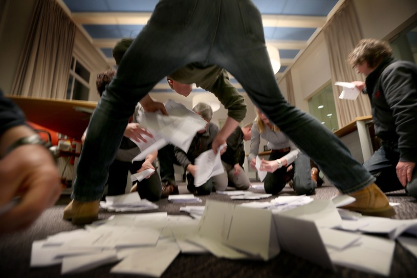 Holandia: Ostateczne wyniki referendum ws. Ukrainy /AFP