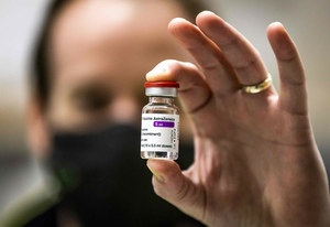 Holandia: Wyrzucają dziesiątki tysięcy szczepionek przeciwko COVID-19