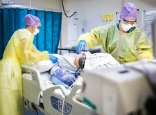 Holandia: Wzrasta liczba przypadków koronawirusa. Dyrektorzy szpitali chcą nowych obostrzeń