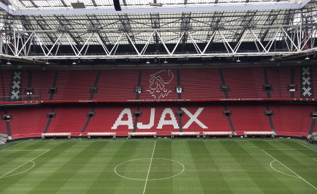 Holandia zastanawia się, czy nie zawiesić rozgrywek piłkarskich. Stadiony będą puste