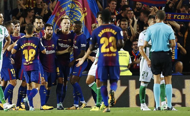 Hołd dla ofiar ataków w Hiszpanii. Wyjątkowy mecz na stadionie Camp Nou