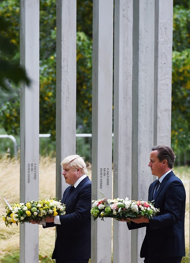 Hołd ofiarom złożył David Cameron i Boris Johnson /ANDY RAIN /PAP/EPA