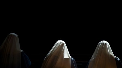 Hołd wiernych, sede vacante i konklawe. Co teraz wydarzy się w Watykanie?