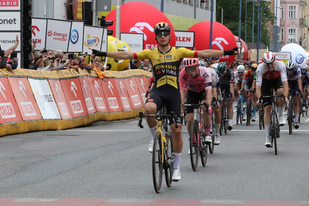 Holender Olav Kooij (przód) z grupy Jumbo-Visma wygrał 4. etap 80. Tour de Pologne /Krzysztof Świderski /PAP