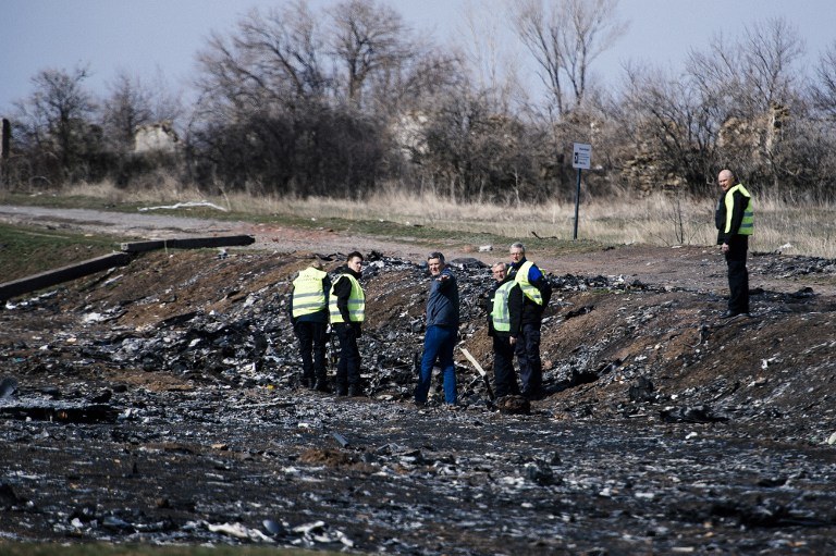 Holenderscy eksperci przeszukują miejsce katastrofy, zdj. z marca 2015 /DIMITAR DILKOFF /AFP