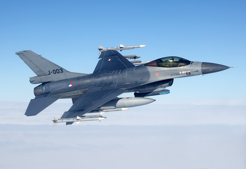 Holenderski F-16. Samoloty tego typu stanowią nadal główną siłę uderzeniową holenderskiego lotnictwa /Bartek Bera /INTERIA.PL